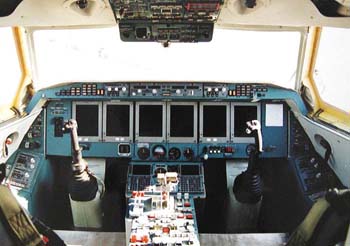 Кабина экипажа серийного самолёта Бе-200