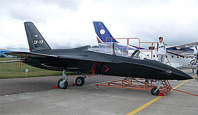 Макет самолёта СР-10 на стоянке МАКС-2009
