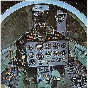 Передняя кабина самолёта Л-39