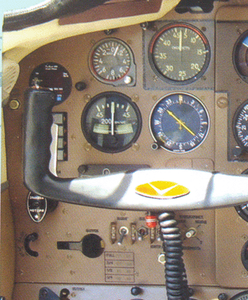 левая панель приборной доски самолёта Як-18Т 36 серии