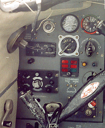 левая панель приборной доски самолёта Як-18Т до 36 серии