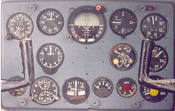 Центральная панель приборной доски самолёта Як-18Т
