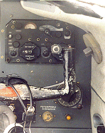 правая панель приборной доски самолёта Як-18Т до 36 серии